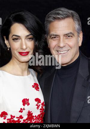 George Clooney et Amal Clooney lors de la première mondiale de 'Hail, Caesar!' Tenue au Regency Village Theatre à Westwood, États-Unis, le 1er février 2016 Banque D'Images