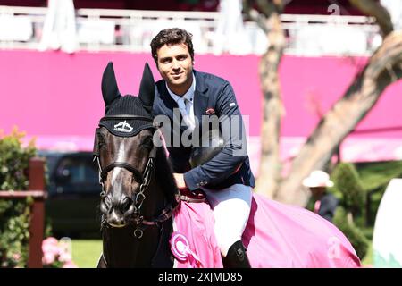 Edward Levy de France lors de la remise des prix du Groupe Prix cordon au Jumping International de Dinard le 19 juillet 2024, Dinard, France (photo par Maxime David - MXIMD Pictures) Banque D'Images