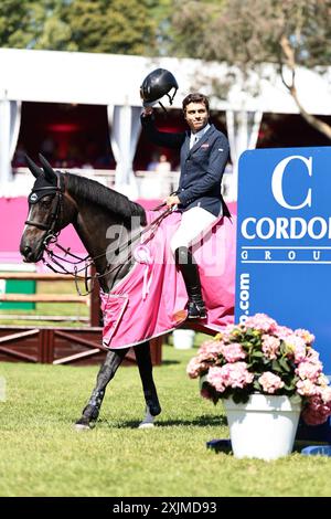 Edward Levy de France lors de la remise des prix du Groupe Prix cordon au Jumping International de Dinard le 19 juillet 2024, Dinard, France (photo par Maxime David - MXIMD Pictures) Banque D'Images