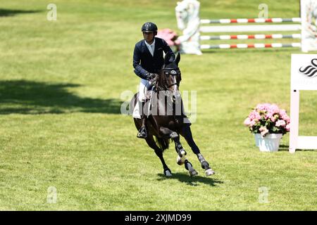 Edward Levy de France avec Vitot du Chateau lors du CSI5* Prix cordon Group au Jumping International de Dinard le 19 juillet 2024, Dinard, France (photo de Maxime David - MXIMD Pictures) Banque D'Images