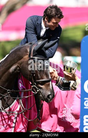 Edward Levy de France lors de la remise des prix du Groupe Prix cordon au Jumping International de Dinard le 19 juillet 2024, Dinard, France (photo par Maxime David - MXIMD Pictures) Banque D'Images