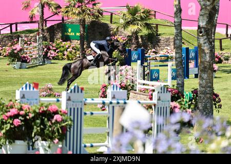 Edward Levy de France avec Vitot du Chateau lors du CSI5* Prix cordon Group au Jumping International de Dinard le 19 juillet 2024, Dinard, France (photo de Maxime David - MXIMD Pictures) Banque D'Images