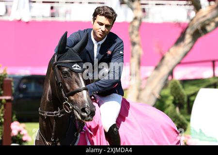 Edward Levy de France lors de la remise des prix du Groupe Prix cordon au Jumping International de Dinard le 19 juillet 2024, Dinard, France (photo par Maxime David - MXIMD Pictures) Banque D'Images