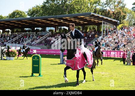 Edward Levy de France lors de la remise des prix du Groupe Prix cordon au Jumping International de Dinard le 19 juillet 2024, Dinard, France (photo par Maxime David - MXIMD Pictures) Banque D'Images