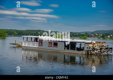 Millersburg, Liverpool traversée par ferry Susquehana River, Pennsylvanie. Passagers, voitures, automobiles, pilote et équipage. Banque D'Images