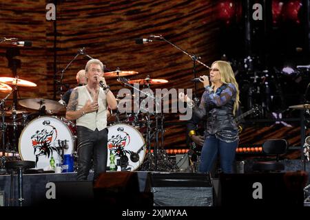 Peter Maffay et Anastacia. AM 18.07.2024 spielte Peter Maffay im Rahmen seiner Farewell-Tour ein Konzert im Deutsche Bank Park à Francfort-sur-le-main. Mit dabei waren Gäste wie Anastacia, Johannes Oerding und Bülent Ceylan. *** Peter Maffay et Anastacia le 18 juillet 2024, Peter Maffay joue un concert au Deutsche Bank Park à Francfort-sur-le-main dans le cadre de sa tournée d'adieu. Parmi les invités figuraient Anastacia, Johannes Oerding et Bülent Ceylan KONZPETERMAFFAY Banque D'Images