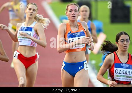 Banska Bystrica, Slovaquie. 19 juillet 2024. BANSKA BYSTRICA, SLOVAQUIE - 19 JUILLET : Maud de Jong, des pays-Bas, participe au 800 m féminin lors de la deuxième journée des Championnats d'Europe d'athlétisme U18 au stade SNP Dukla le 19 juillet 2024 à Banska Bystrica, Slovaquie. (Photo de Nikola Krstic/BSR Agency) crédit : BSR Agency/Alamy Live News Banque D'Images