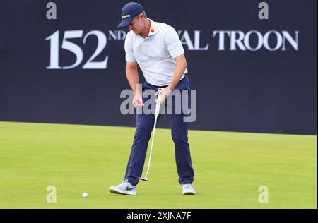 Justin Rose de l'Angleterre est sur le 17e green lors de la deuxième journée de l'Open à Royal Troon, South Ayrshire, Écosse. Date de la photo : vendredi 19 juillet 2024. Banque D'Images