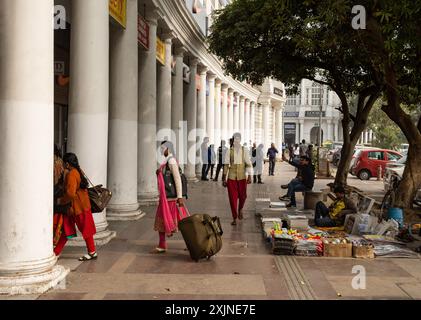 Vie urbaine sur la place Connaught à New Delhi Banque D'Images