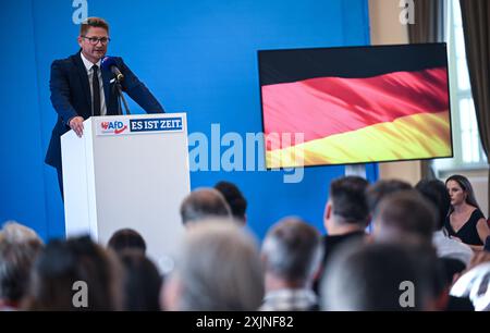 19 juillet 2024, Brandebourg, Werder (Havel) : René Springer, président de l'AFD Brandebourg, prend la parole lors de l'événement de lancement de l'AFD à Brandebourg pour les élections d'État. Photo : Britta Pedersen/dpa Banque D'Images