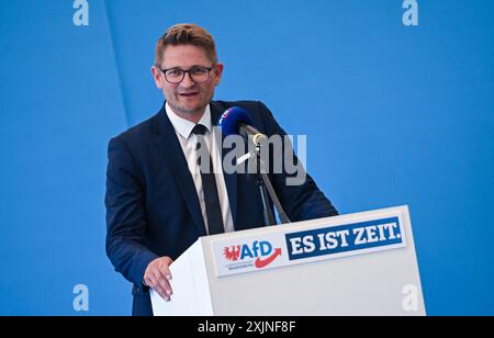 19 juillet 2024, Brandebourg, Werder (Havel) : René Springer, président de l'AFD Brandebourg, prend la parole lors de l'événement de lancement de l'AFD à Brandebourg pour les élections d'État. Photo : Britta Pedersen/dpa Banque D'Images