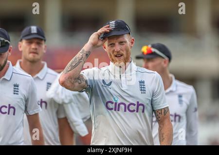 Nottingham, Royaume-Uni. 19 juillet 2024. Ben Stokes de l'Angleterre quitte le terrain de jeu à la fin de la deuxième journée du deuxième Rothesay test match Angleterre - Antilles à Trent Bridge, Nottingham, Royaume-Uni, 19 juillet 2024 (photo par Mark Cosgrove/News images) à Nottingham, Royaume-Uni le 19/7/2024. (Photo de Mark Cosgrove/News images/SIPA USA) crédit : SIPA USA/Alamy Live News Banque D'Images