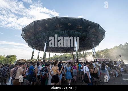 Boom, Belgique. 19 juillet 2024. Une des étapes est vue lors de la première journée du festival de musique électronique Tomorrowland, vendredi 19 juillet 2024, à Boom. Le premier week-end de la 18ème édition du festival a lieu sur le terrain 'de Schorre' à Boom, du 19 au 21 juillet. BELGA PHOTO JONAS ROOSENS crédit : Belga News Agency/Alamy Live News Banque D'Images