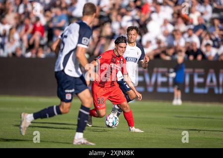 Aarhus, Danemark. 19 juillet 2024. Aral Simsir du FC Midtjylland entre Mikael Anderson et Frederik Tingager d'AGF lors du match de super ligue entre AGF et FC Midtjylland au Ceres Park à Aarhus, vendredi 19 juillet 2024. (Photo : Bo Amstrup/Ritzau Scanpix) crédit : Ritzau/Alamy Live News Banque D'Images