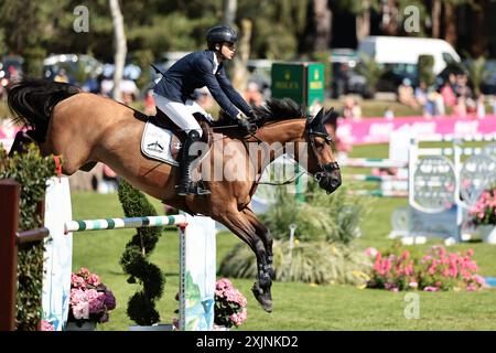 Edward Levy de France avec Elfy du pic lors du CSI5* Prix mars & Co au Jumping International de Dinard le 19 juillet 2024, Dinard, France (photo par Maxime David - MXIMD Pictures) Banque D'Images