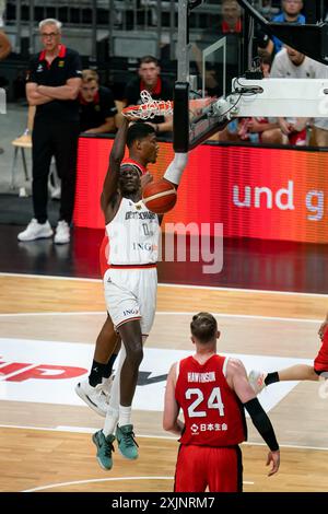 Isaac Bonga (Deutschland, #0) beim Dunk, Josh Hawkinson (Japon, #24) GER, Deutschland vs Japan, basket-ball, Herren Laenderspiel, 19.07.2024 Foto : Eibner-Pressefoto/Max Vincen Banque D'Images