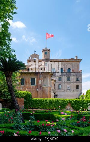 ROME, ITALIE - MAI 2018 : la Villa magistrale des Chevaliers de Malte sur la colline de l'Aventin à Rome, Italie, en mai 2018. Banque D'Images