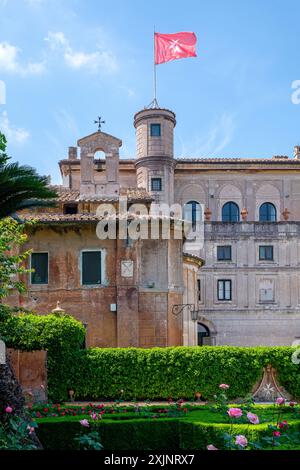 ROME, ITALIE - MAI 2018 : la Villa magistrale des Chevaliers de Malte sur la colline de l'Aventin à Rome, Italie, en mai 2018. Banque D'Images
