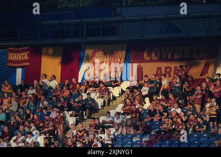 Huddersfield, Angleterre - 19 juillet 2024 - fans des Huddersfield Giants, vue générale. Rugby League Betfred Super League , Huddersfield Giants vs Salford Red Devils au John Smith's Stadium, Huddersfield, Royaume-Uni Dean Williams Banque D'Images