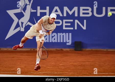 Hambourg, Hambourg, Allemagne. 18 juillet 2024. Dusan Lajovic (SRB) servir pendant l'OPEN DE HAMBOURG - ATP500, Tennis masculin (crédit image : © Mathias Schulz/ZUMA Press Wire) USAGE ÉDITORIAL SEULEMENT! Non destiné à UN USAGE commercial ! Banque D'Images