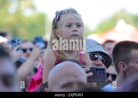 Kiev, Ukraine. 19 juillet 2024. Ihor Rybar, guitariste du groupe BEZ OBMEZHEN, lors du festival ATLAS UNITED 2024 le 19 juillet 2024 à Kiev, Ukraine. Le festival prévoit de lever 100 millions d’UAH pour l’achat de drones terrestres et aériens avec la plateforme de collecte de fonds UNITED24. Le festival se déroule sur fond d'agression militaire russe à grande échelle, mais les organisateurs ont fourni aux visiteurs de grands abris en cas d'alerte aérienne. Crédit : SOPA images Limited/Alamy Live News Banque D'Images