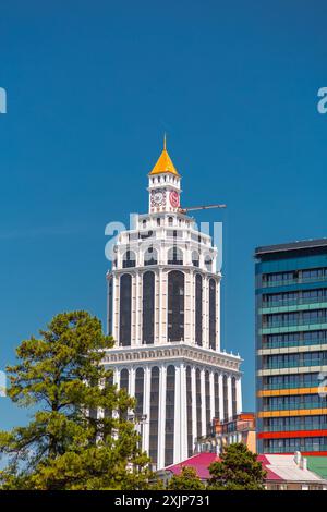 Batoumi, Géorgie - 14 JUIN 2024 : vue extérieure de l'hôtel Sheraton sur l'avenue Rustaveli dans la ville de Batoumi, Adjara, Géorgie. Banque D'Images