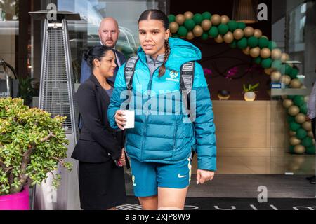 La joueuse Jayda Whyman quitte son camp dans le Parc Olympique pour MondayÕs entraînement avant le match contre la Chine MatildaÕs. Photo : Thomas Lisson Banque D'Images