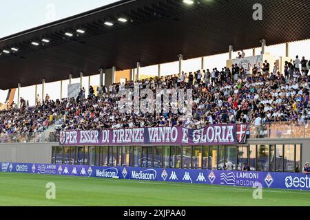 Les supporters d'ACF Fiorentina lors de l'ACF Fiorentina vs AC Reggiana, match amical de football à Florence, Italie, le 19 juillet 2024 Banque D'Images