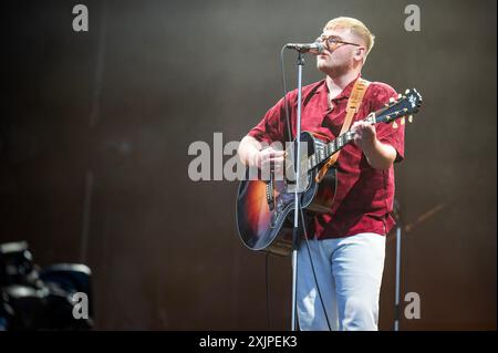 Wigan, Royaume-Uni. 19 juillet 2024. Alex Moore, Scott Concepcion, Ryan Durrans et Matty Murphy du groupe The Lathums se produisent au stade Robin Park lors de leur concert à guichets fermés. 2024-07-19 . Crédit : Gary Mather/Alamy Live News Banque D'Images