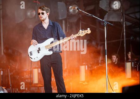 Wigan, Royaume-Uni. 19 juillet 2024. Alex Moore, Scott Concepcion, Ryan Durrans et Matty Murphy du groupe The Lathums se produisent au stade Robin Park lors de leur concert à guichets fermés. 2024-07-19 . Crédit : Gary Mather/Alamy Live News Banque D'Images