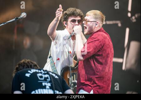 Wigan, Royaume-Uni. 19 juillet 2024. Alex Moore, Scott Concepcion, Ryan Durrans et Matty Murphy du groupe The Lathums se produisent au stade Robin Park lors de leur concert à guichets fermés. 2024-07-19 . Crédit : Gary Mather/Alamy Live News Banque D'Images