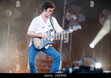 Wigan, Royaume-Uni. 19 juillet 2024. Alex Moore, Scott Concepcion, Ryan Durrans et Matty Murphy du groupe The Lathums se produisent au stade Robin Park lors de leur concert à guichets fermés. 2024-07-19 . Crédit : Gary Mather/Alamy Live News Banque D'Images