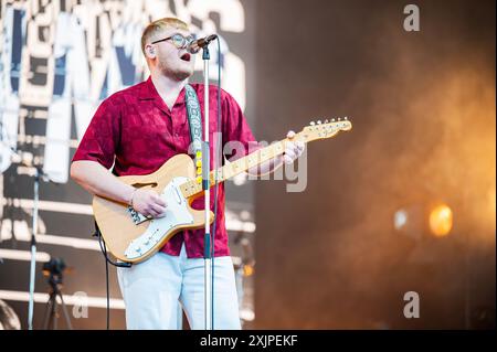 Wigan, Royaume-Uni. 19 juillet 2024. Alex Moore, Scott Concepcion, Ryan Durrans et Matty Murphy du groupe The Lathums se produisent au stade Robin Park lors de leur concert à guichets fermés. 2024-07-19 . Crédit : Gary Mather/Alamy Live News Banque D'Images