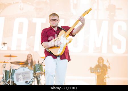 Wigan, Royaume-Uni. 19 juillet 2024. Alex Moore, Scott Concepcion, Ryan Durrans et Matty Murphy du groupe The Lathums se produisent au stade Robin Park lors de leur concert à guichets fermés. 2024-07-19 . Crédit : Gary Mather/Alamy Live News Banque D'Images