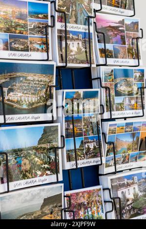 Cartes de vœux en papier avec des photos des lieux touristiques célèbres et populaires et des attractions de Gran Canaria Banque D'Images