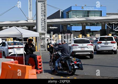 Tijuana, basse Californie, Mexique. 19 juillet 2024. Les piétons et les automobiles qui attendaient de passer aux États-Unis ont mis quatre à huit heures pour avancer au poste frontalier du port d’entrée de San Ysidro à Tijuana, au Mexique, le vendredi 19 juillet 2024. Une mise à jour logicielle ratée de la société de cybersécurité CrowdStrike Holdings Inc a écrasé d'innombrables systèmes informatiques Microsoft Windows dans le monde entier et a eu un impact sur l'application CBP One utilisée par les personnes traversant la frontière américano-mexicaine. (Crédit image : © Carlos A. Moreno/ZUMA Press Wire) USAGE ÉDITORIAL SEULEMENT! Non destiné à UN USAGE commercial ! Banque D'Images