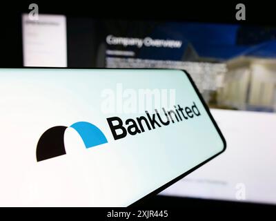 Stuttgart, Allemagne, 02-06-2024 : téléphone portable avec le logo de la société américaine de services financiers BankUnited Inc en face du site Web de l'entreprise. Concentrez-vous sur Banque D'Images