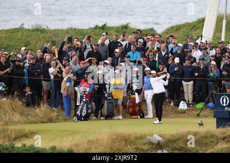 L'Irlandais Shane Lowry sur le 9 trous lors de la deuxième journée des Championnats de golf britanniques 2024 au Royal Troon Golf Club à Troon, en Écosse, le 19 juillet 2024. Crédit : Koji Aoki/AFLO SPORT/Alamy Live News Banque D'Images