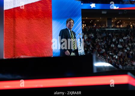 Milwaukee (États-Unis d'Amérique). 18 juillet 2024. Tucker Carlson, animateur de télévision, prend la parole à la Convention nationale républicaine à Milwaukee, Wisconsin, au Forum Fiserv le jeudi 19 juillet 2024. Crédit : Annabelle Gordon/CNP/Sipa USA crédit : Sipa USA/Alamy Live News Banque D'Images