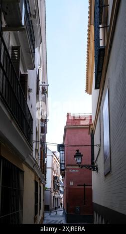 Détail de Santa Cruz, quartier touristique principal de Séville, Espagne, et ancien quartier juif de la ville médiévale situé dans le centre historique Banque D'Images