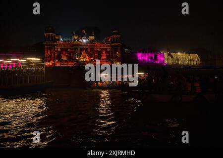 Exposition laser, Dev Diwali, Varanasi, Inde Banque D'Images