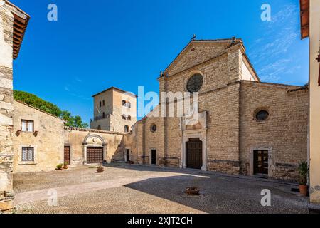 La merveilleuse abbaye de Farfa, dans la province de Rieti, Latium, Italie. Banque D'Images