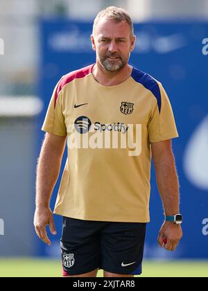 Hansi Flick, entraîneur principal du FC Barcelone lors d'une séance d'entraînement du FC Barcelone à Ciutat Esportiva Joan Gamper le 19 juillet 2024 à Barcelone, Espagne. Banque D'Images