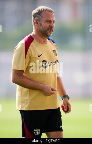 Hansi Flick, entraîneur principal du FC Barcelone lors d'une séance d'entraînement du FC Barcelone à Ciutat Esportiva Joan Gamper le 19 juillet 2024 à Barcelone, Espagne. Banque D'Images