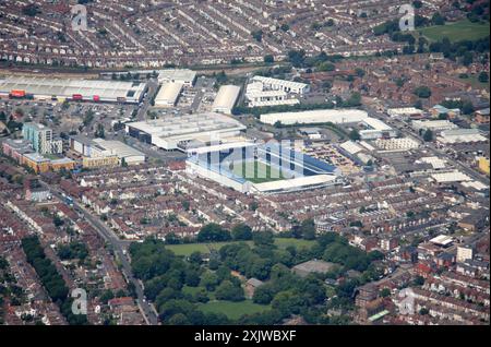 Vue sur Portsmouth Hampshire depuis les airs, y compris la tour Spinnaker et Fratton Park depuis les airs Banque D'Images