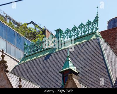 Quartier chinois de New York : Dormer Detail, 87 Lafayette Street, l'ancienne maison de la Engine Company 31 et un monument désigné de New York construit en 1895. Banque D'Images