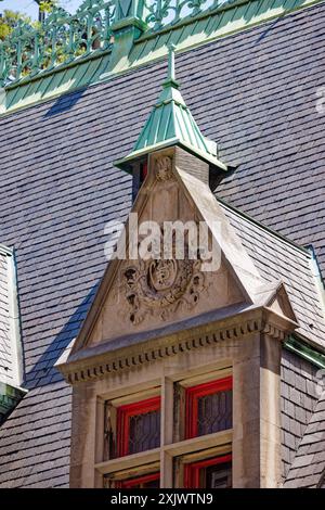 Quartier chinois de New York : Dormer Detail, 87 Lafayette Street, l'ancienne maison de la Engine Company 31 et un monument désigné de New York construit en 1895. Banque D'Images