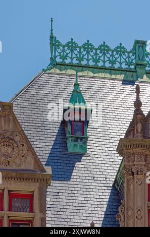 Quartier chinois de New York : Dormer Detail, 87 Lafayette Street, l'ancienne maison de la Engine Company 31 et un monument désigné de New York construit en 1895. Banque D'Images