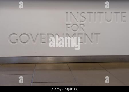 Londres, Royaume-Uni. 18 juillet 2024. Le bâtiment de l'Institut pour le gouvernement au 2, Carlton Gardens à côté du Mall dans le centre de Londres, SW1. Crédit : Maureen McLean/Alamy Banque D'Images