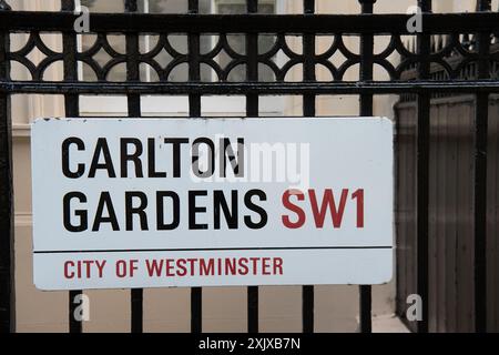 Londres, Royaume-Uni. 18 juillet 2024. Le bâtiment de l'Institut pour le gouvernement au 2, Carlton Gardens à côté du Mall dans le centre de Londres, SW1. Crédit : Maureen McLean/Alamy Banque D'Images